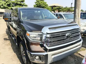Toyota Tundra Limited 5.7L V8 4x2 CrewMax 5.6 ft. box 145.7 in. WB 2019
