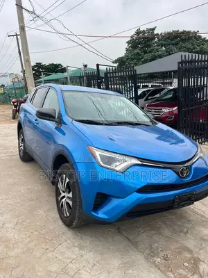 Toyota RAV4 LE 4dr SUV (2.5L 4cyl 6A) 2018 Blue