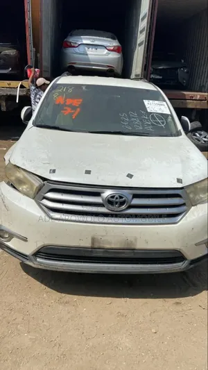 Toyota Highlander Limited 3.5L 2WD 2013 White