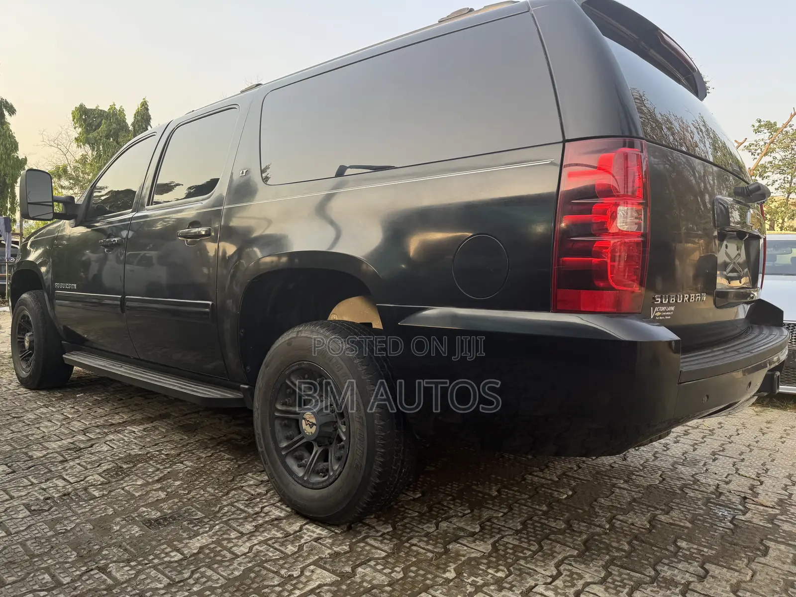 Chevrolet Suburban 2012 Black