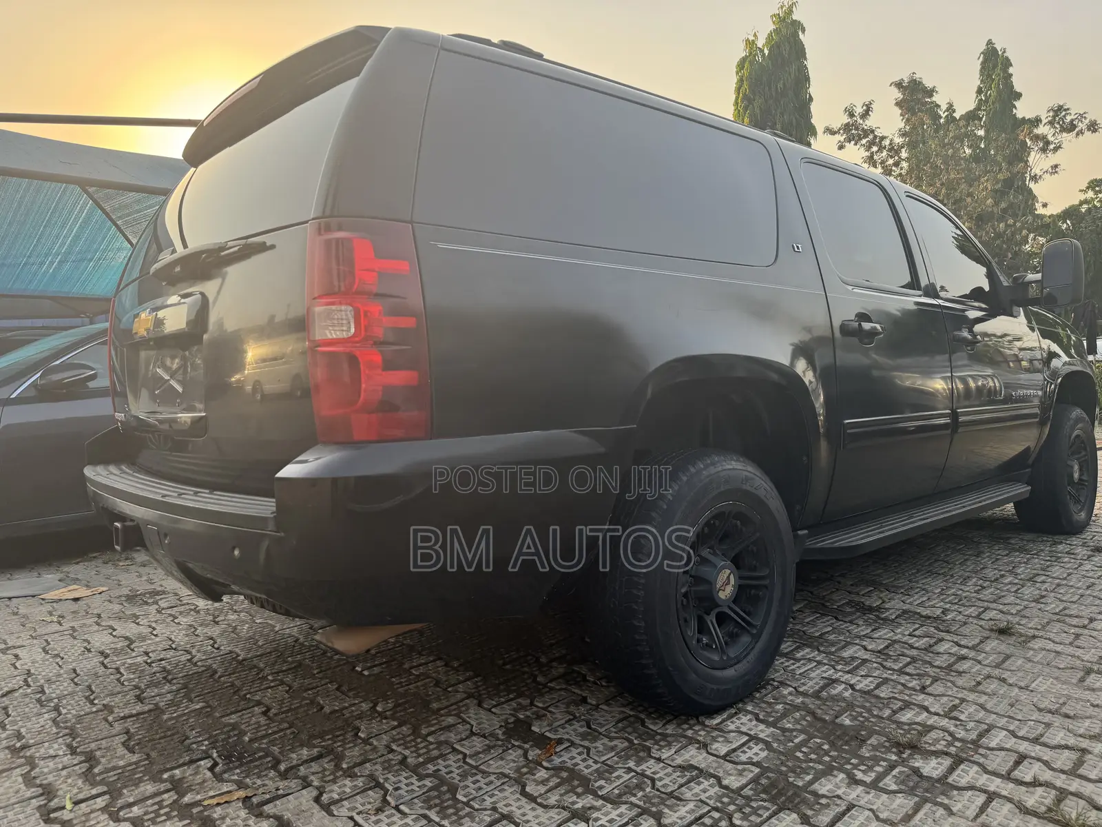 Chevrolet Suburban 2012 Black