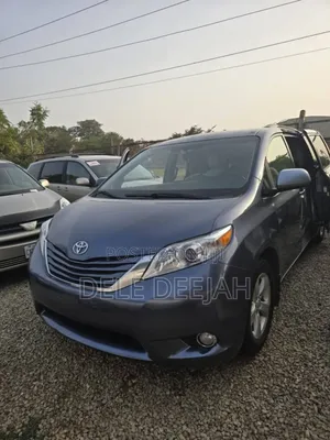 Toyota Sienna LE 7-Passenger 4dr Minivan AWD (3.5L 6cyl 6A) 2015 Silver