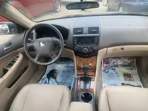 Honda Accord 2005 Gold