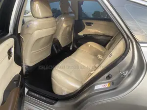 Toyota Avalon Limited 4dr Sedan (3.5L 6cyl 6A) 2014 Gold