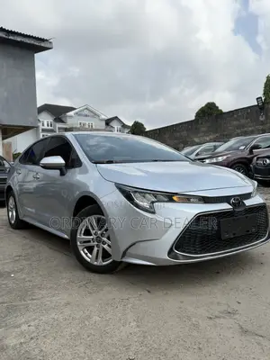 Toyota Corolla XLE 2022 Silver