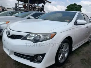 Toyota Camry SE 4dr Sedan (2.5L 4cyl 6A) 2013 White