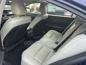 Lexus ES 2013 Blue