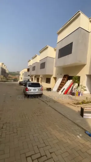 3bdrm Duplex in City Estate, Life Camp for rent