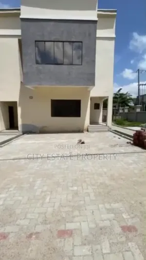 3bdrm Duplex in City Estate, Life Camp for sale