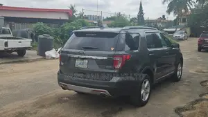 Ford Explorer XLT FWD 2018 Gray