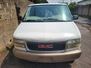 GMC Savana 2000 White