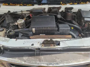 GMC Savana 2000 White