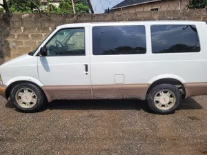 GMC Savana 2000 White