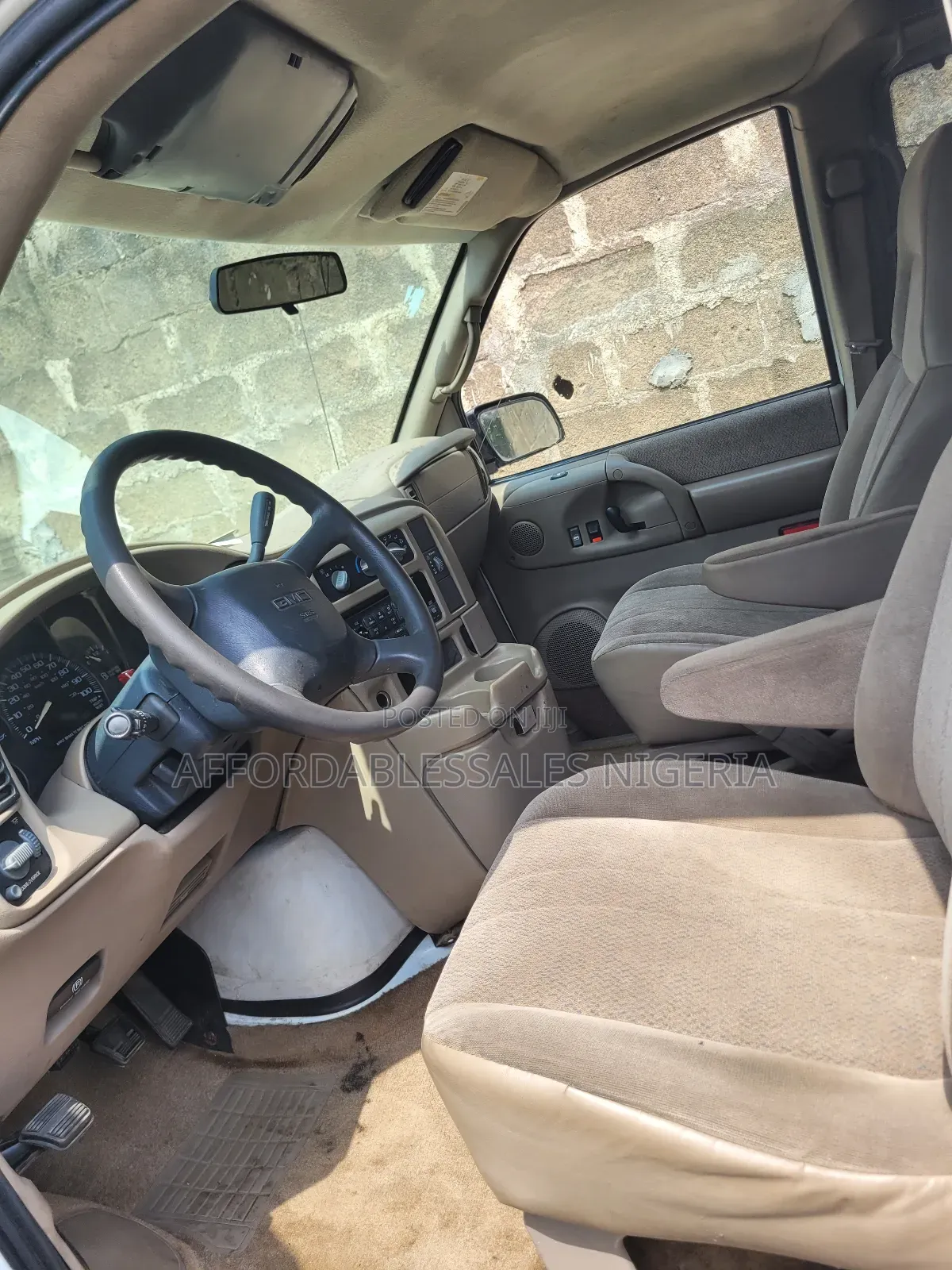 GMC Savana 2000 White