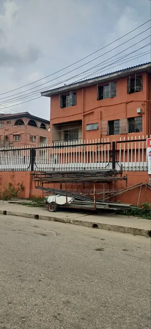 5bdrm Block of Flats in Apata Estate, Shomolu / Shomolu for rent