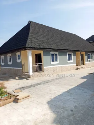2bdrm Block of Flats in Gbodogbodo, Akobo for rent