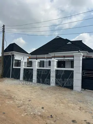 3bdrm Bungalow in Ahoyaya Estate, Jericho for sale