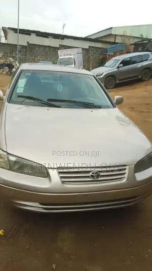 Toyota Camry 2001 Gold