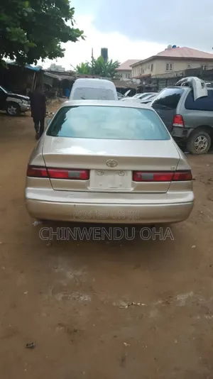Toyota Camry 2001 Gold