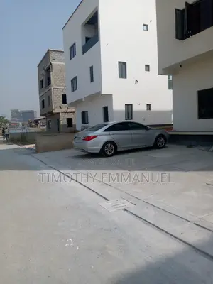 5bdrm Duplex in Jahi for sale