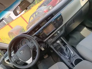 Toyota Corolla LE 4dr Sedan (1.8L 4cyl CVT) 2015 Silver