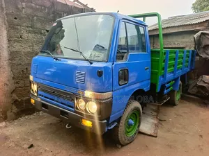 Nigeria Use Nissan Cabstar Old Model Six Tyersdiesel Engine