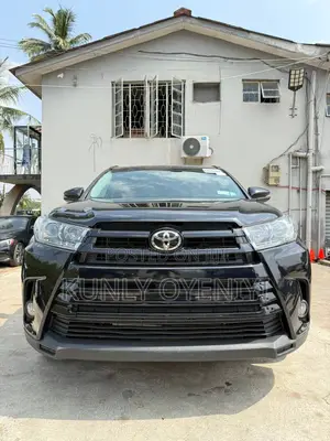 Toyota Highlander SE 4x4 V6 (3.5L 6cyl 8A) 2018 Black