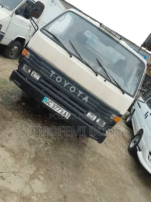 Toyota Dyna 300 Six Tyres Normal Hand Diesel Truck