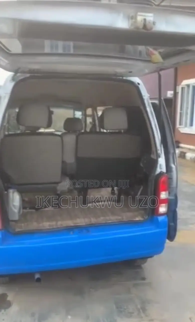 Suzuki APV Minibus 2010