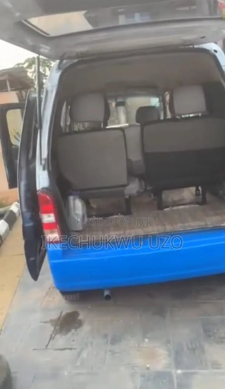 Suzuki APV Minibus 2010