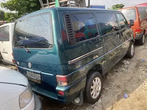 Volkswagen Transporter 2004 Green