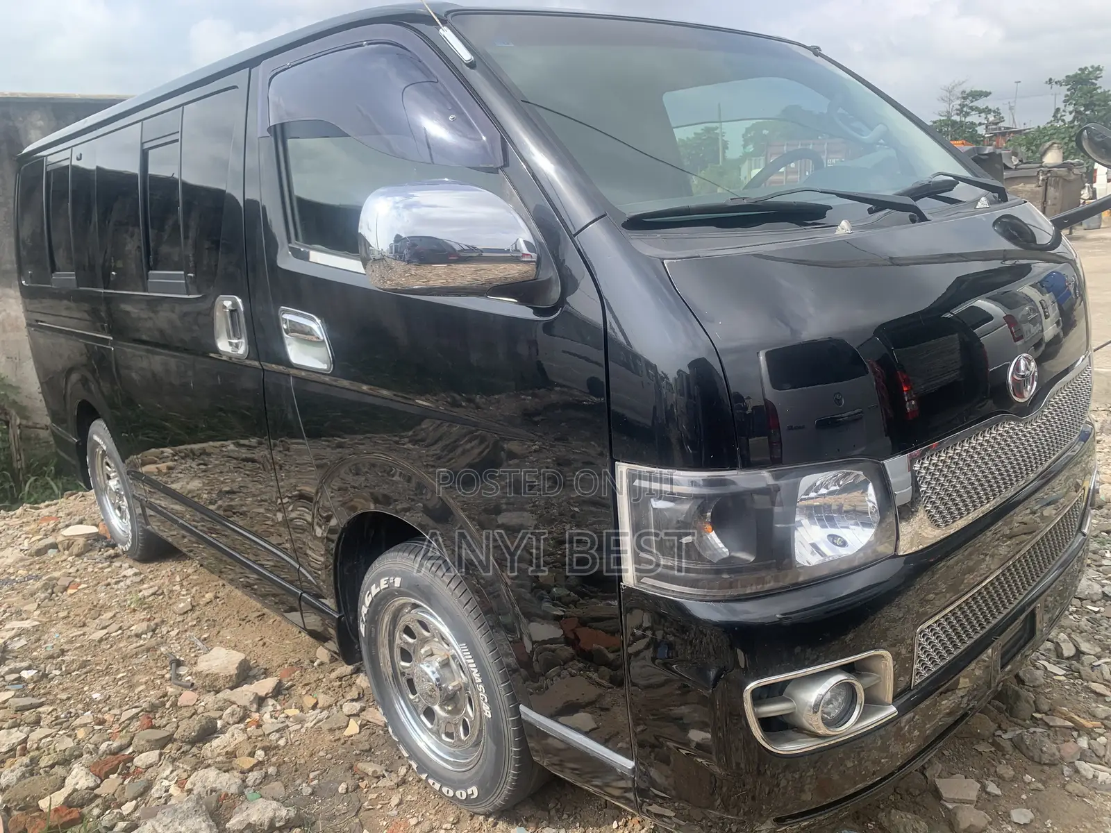 Toyota HiAce 2016 Black