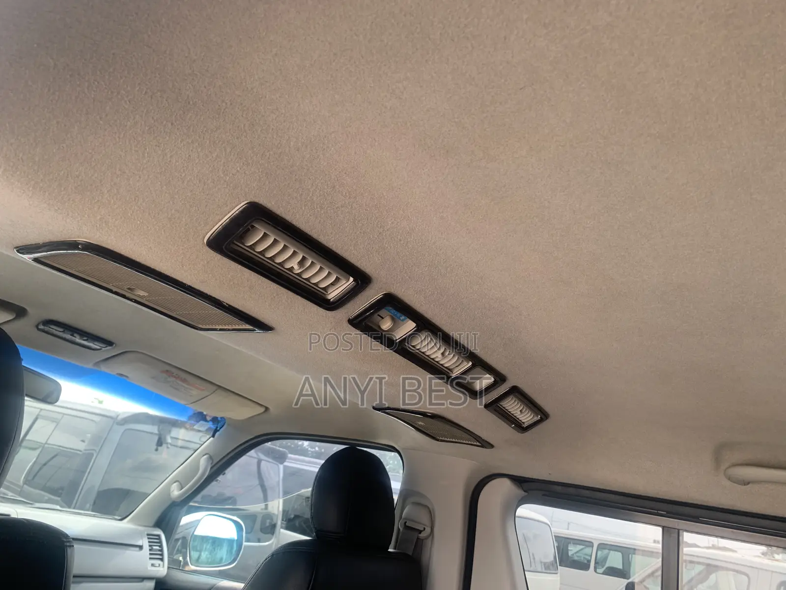 Toyota HiAce 2016 Black