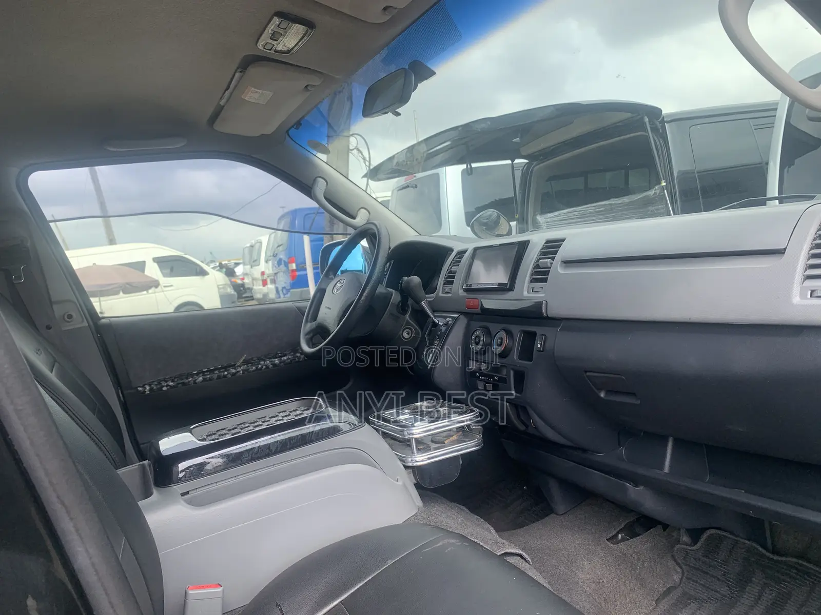 Toyota HiAce 2016 Black