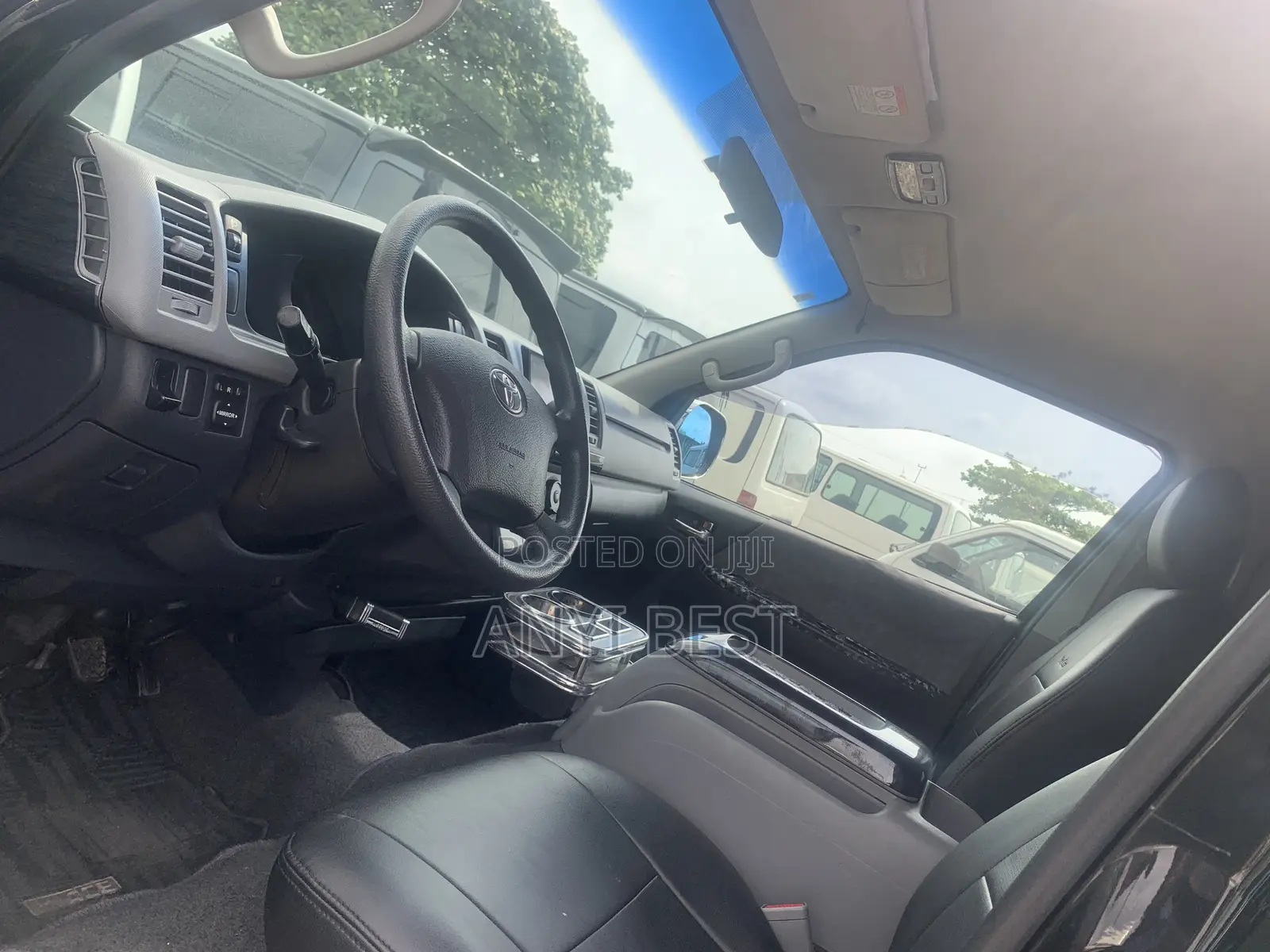 Toyota HiAce 2016 Black