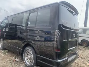 Toyota HiAce 2016 Black