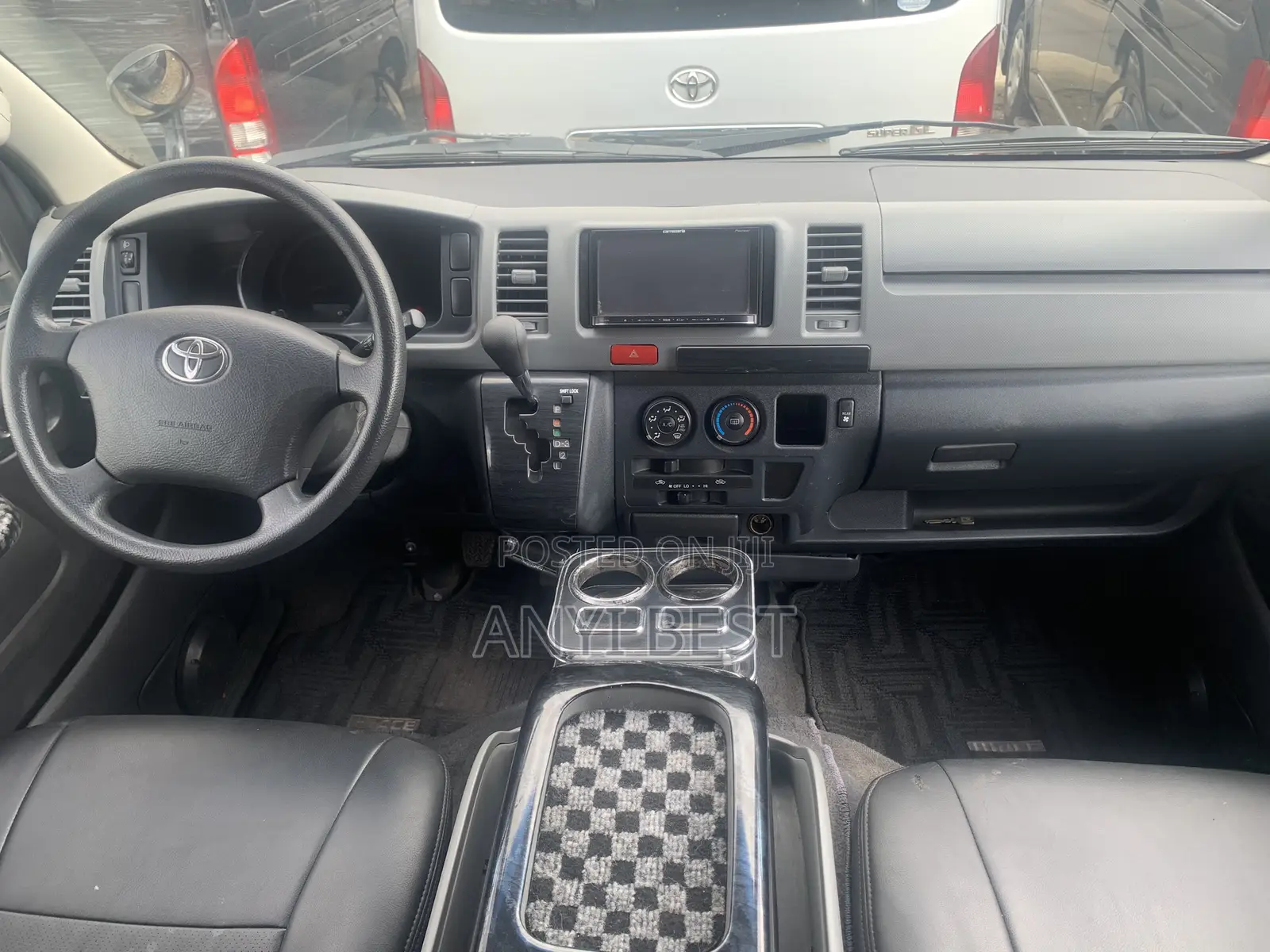 Toyota HiAce 2016 Black
