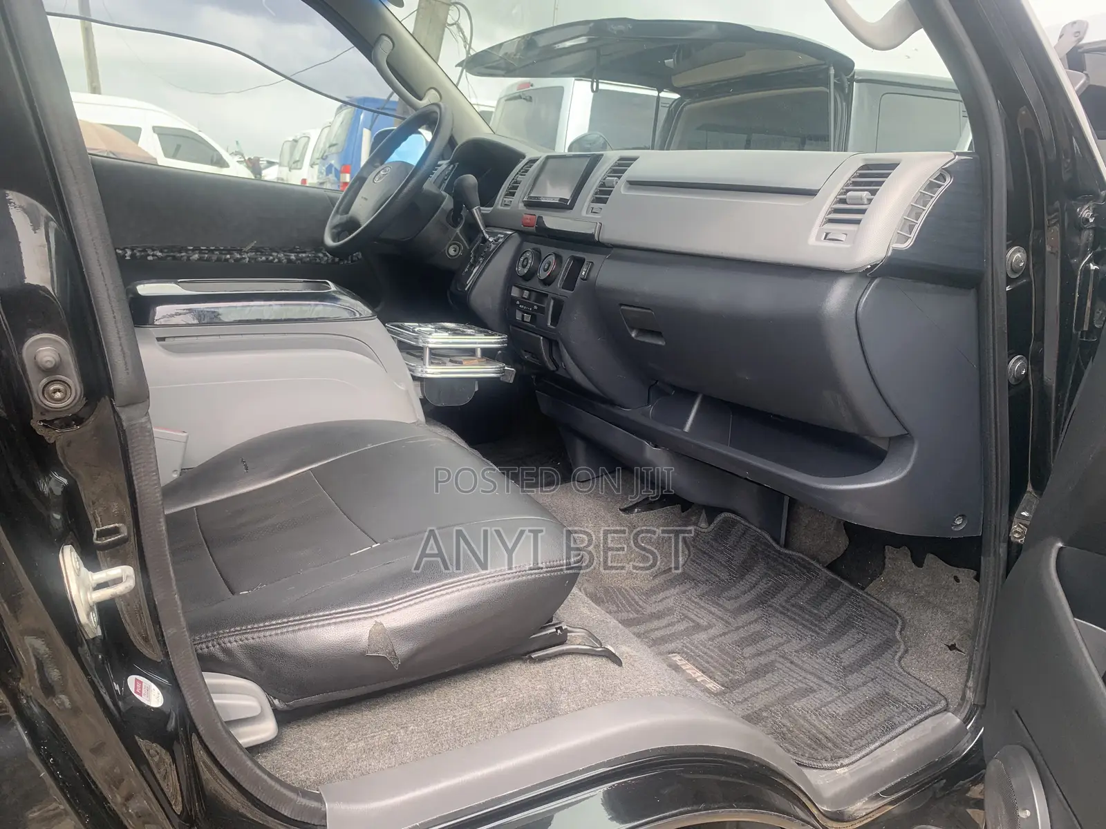 Toyota HiAce 2016 Black