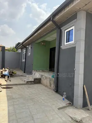 2bdrm Block of Flats in Private, Alakuko for rent