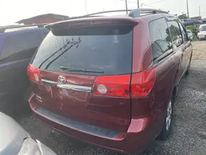 Toyota Sienna XLE Limited AWD 2009 Red