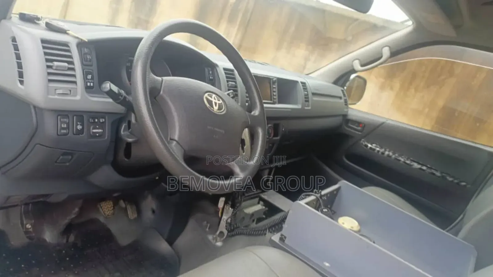 Toyota HiAce 2019 White