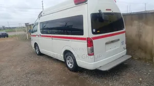 Toyota HiAce 2019 White
