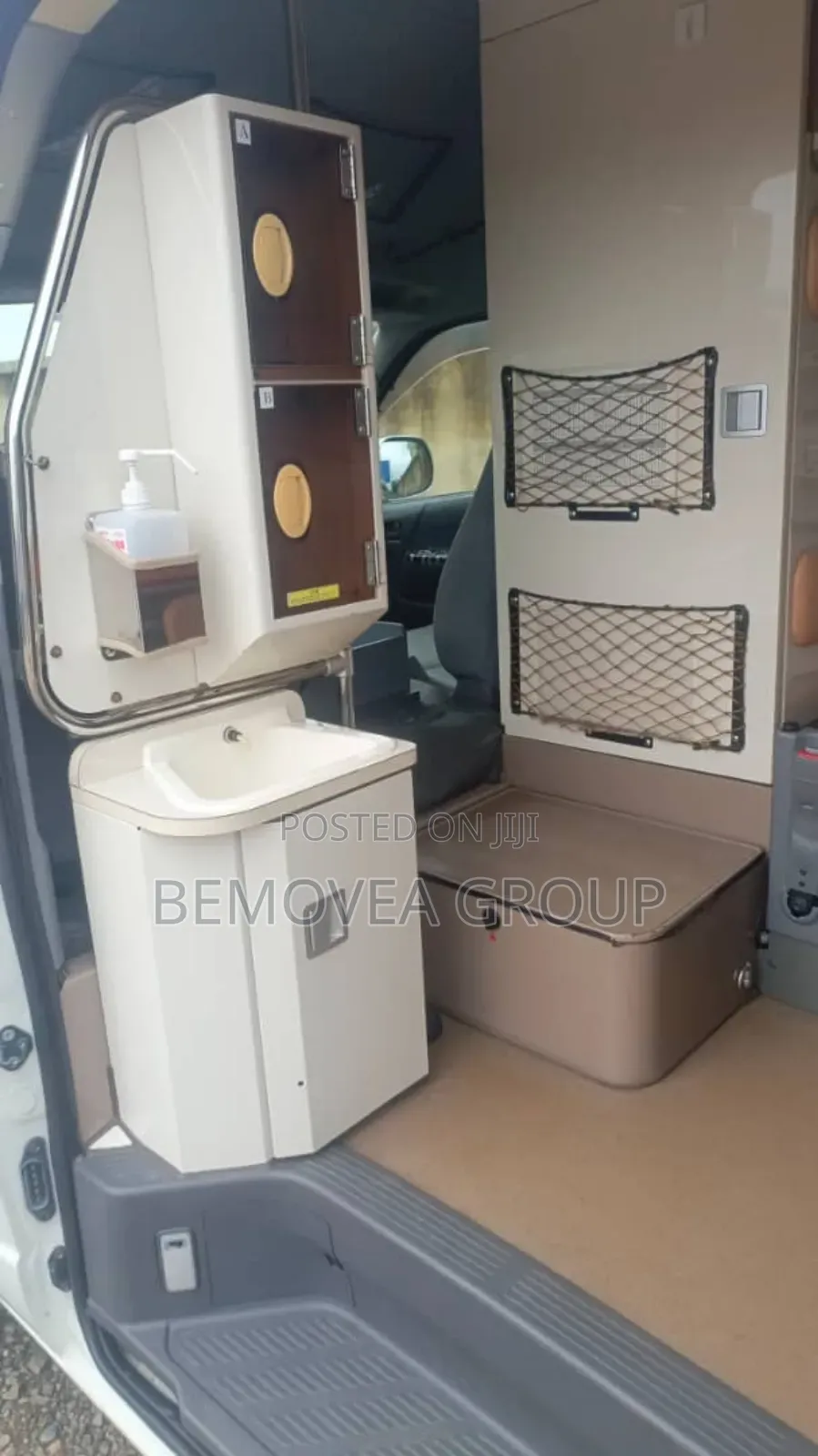 Toyota HiAce 2019 White
