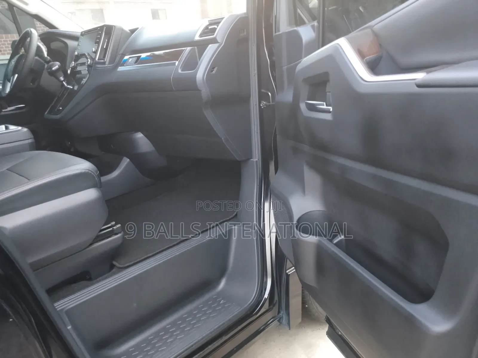 Toyota Granvia 2020 Black