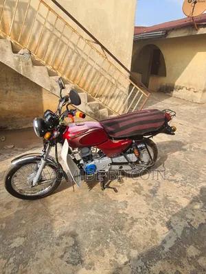 Bajaj Boxer 100 2025 Red