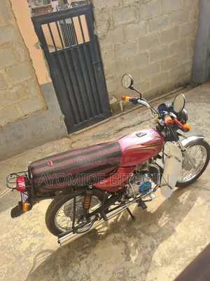 Bajaj Boxer 100 2025 Red