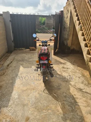 Bajaj Boxer 100 2025 Red