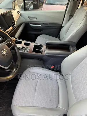 Toyota Sienna XLE 7-Passenger AWD 2021 Green