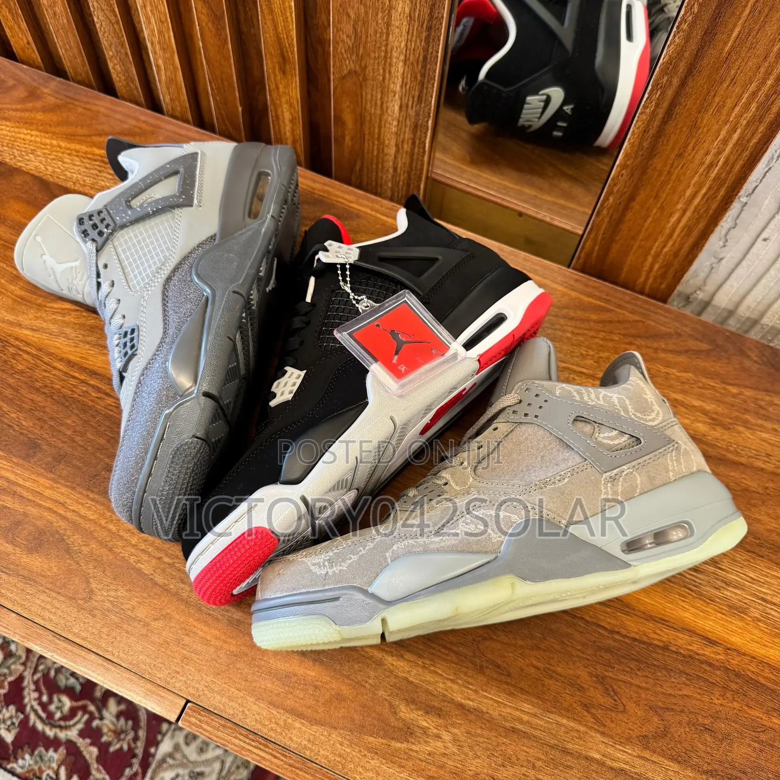 *Nike Air Jordan 4 Retro*