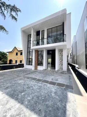 5bdrm Duplex in Ikota for sale
